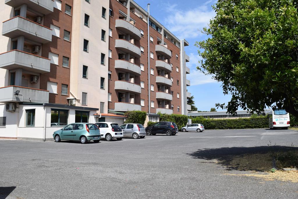 Hotel Palace 2000 Pomezia Exterior photo